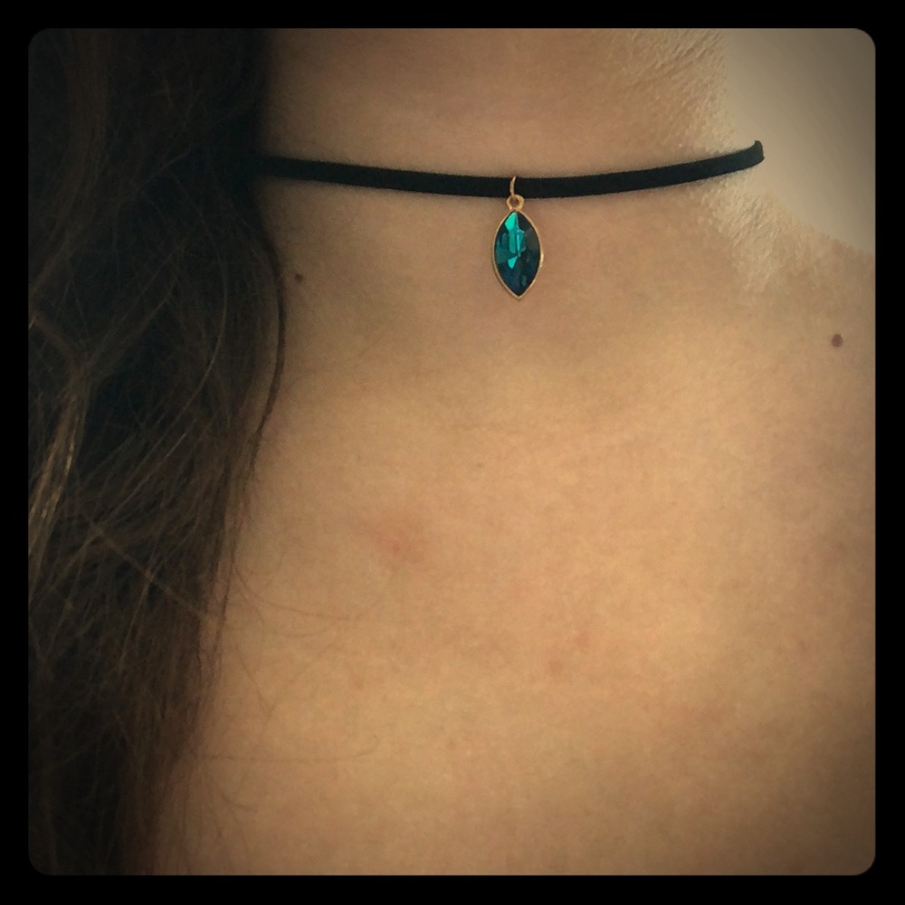 Choker with rock
